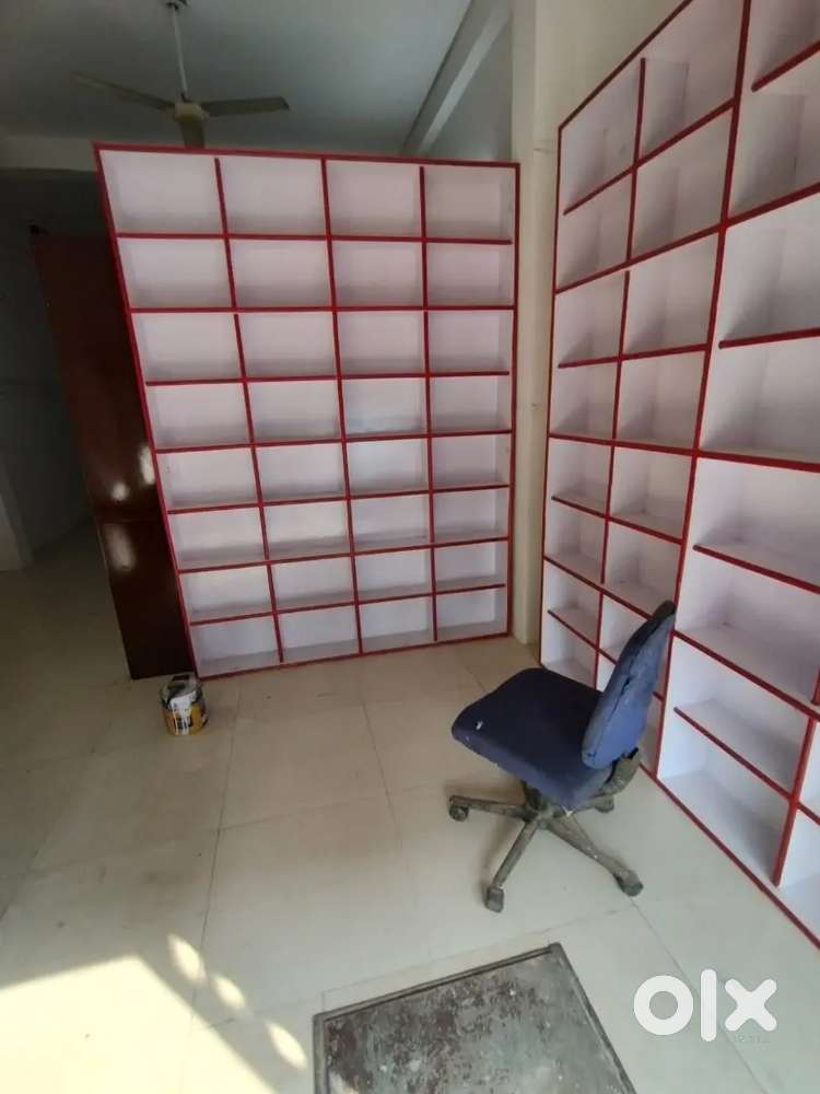 8&times;6 फीट, 2 वुडन डिस्प्ले शेल्फ / स्टोरेज रैक