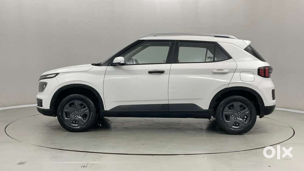 Hyundai Venue Sx, 2023, Cng & Hybrids