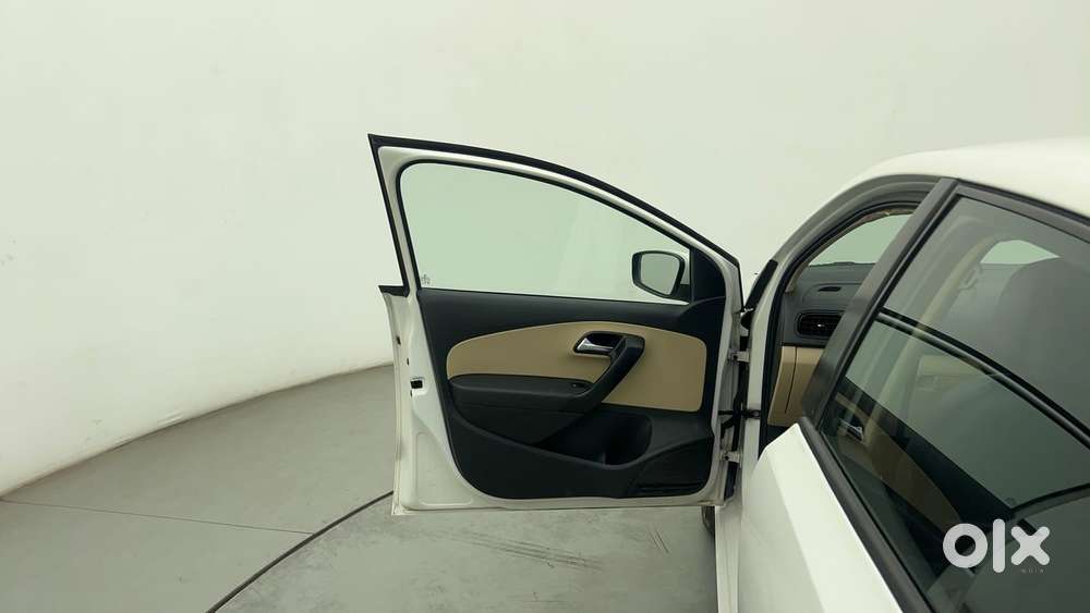 Volkswagen Polo Petrol Highline 1.2l, 2015, Petrol