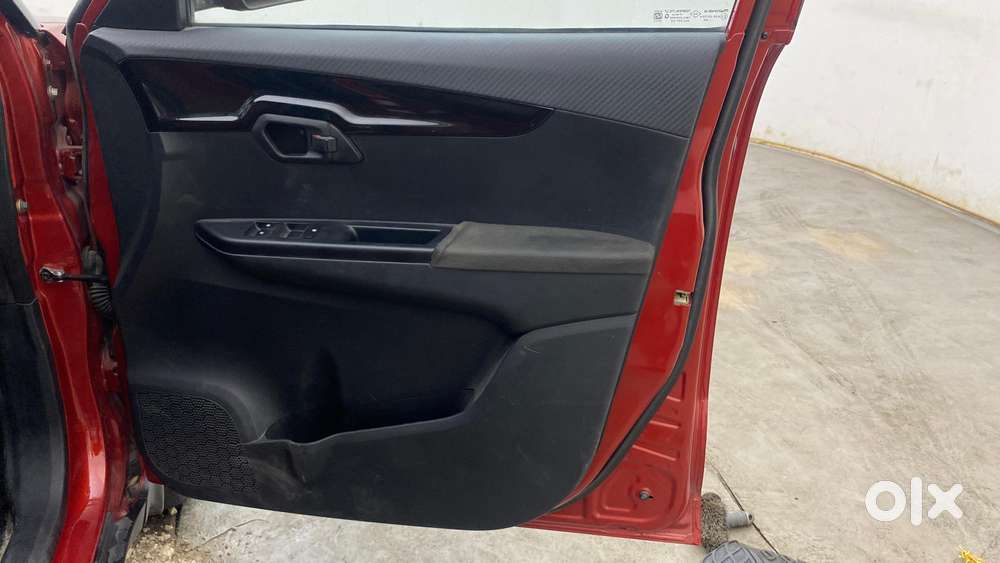 Mahindra Kuv 100 2016-2017 Mfalcon G80 K8 Dual Tone, 2017, Petrol