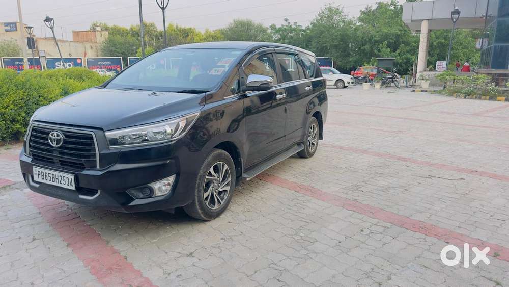 Toyota Innova Crysta 2.4 G Mt, 2023, Diesel