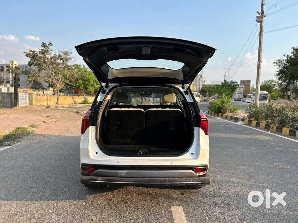 Mahindra Xuv700 2.2 Ax 7 Diesel At Luxury Pack Str, 2025, Diesel