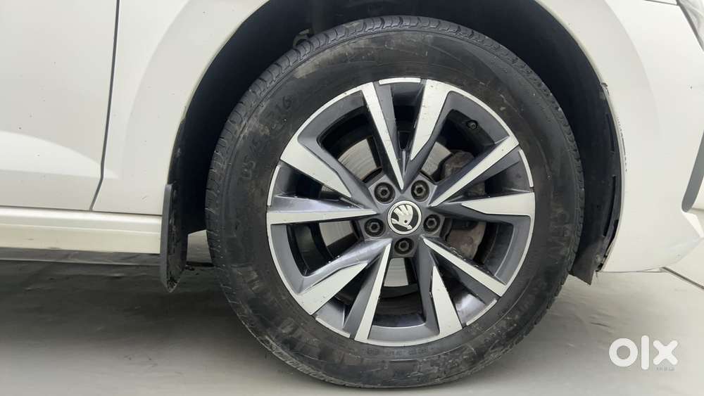 Skoda Slavia Style 1.0l Tsi At, 2022, Petrol