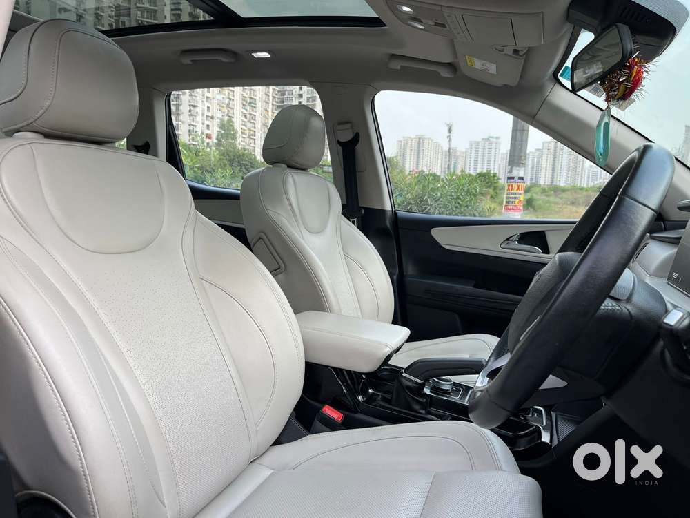 Mahindra Xuv700 2.0 Ax 7 Petrol At Str, 2024, Petrol