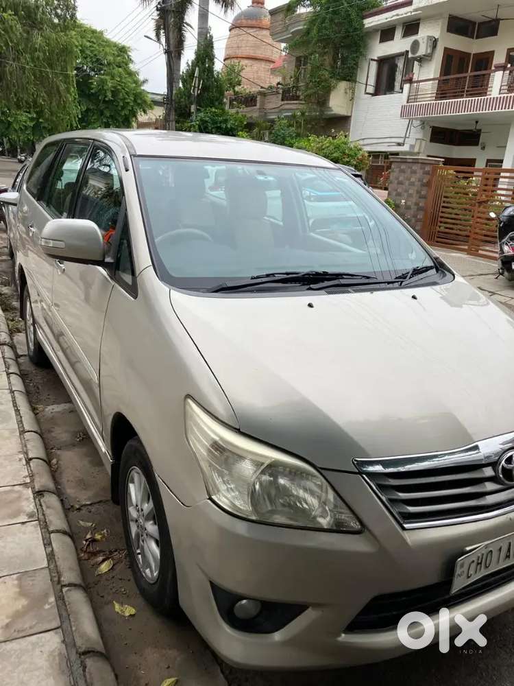 Toyota Innova 2.5 V 2012 , New Tyer