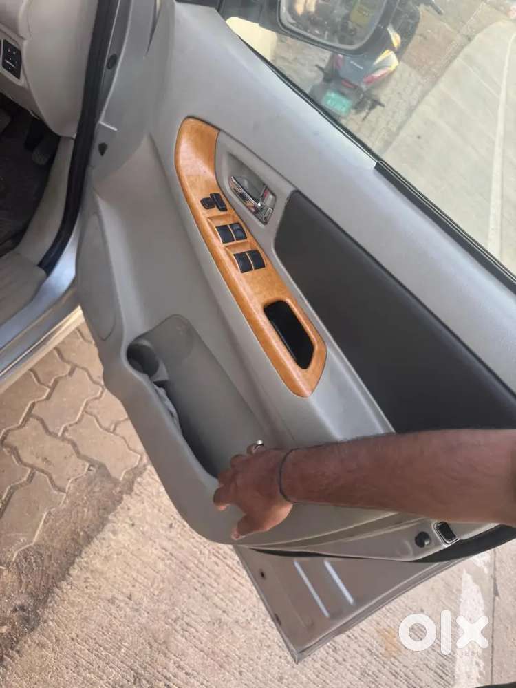 Toyota Innova 2010 Diesel 200000 Km Driven