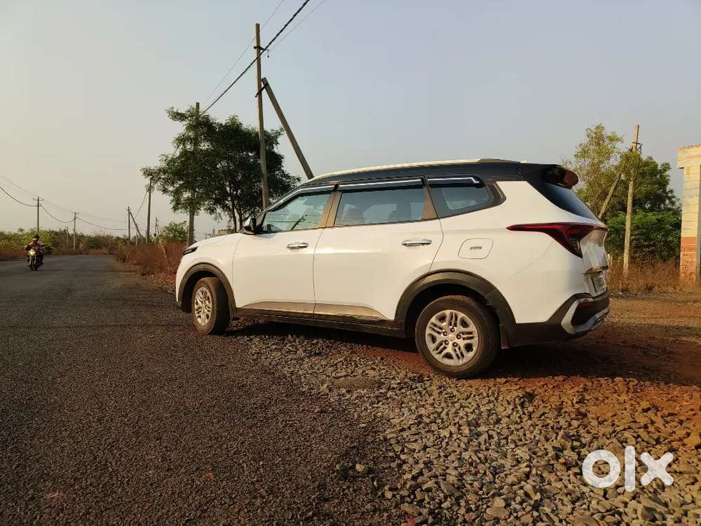 Kia Carens Prestige Glacier White 1st Owner 9.9 Lakh Only Fixed