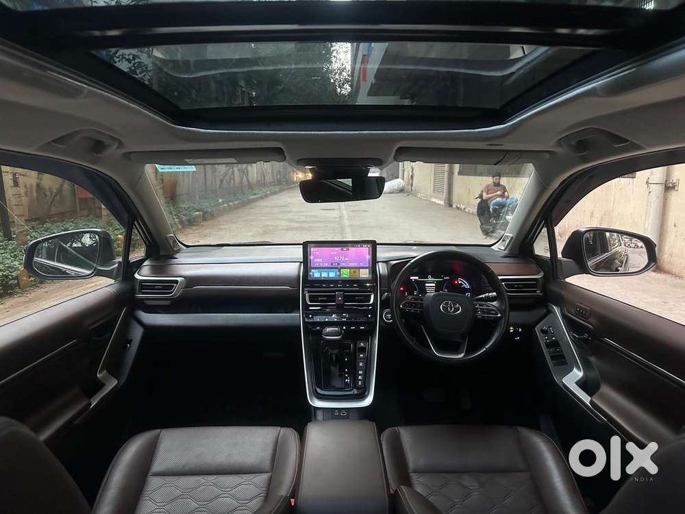 Toyota Innova Hycross 2.0 Zx Hybrid 7 Str, 2023, Petrol