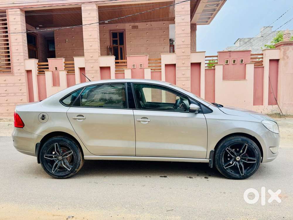 Skoda Rapid [2016-2018] 1.6 Mpi Style Plus Black Package, 2017, Petr..