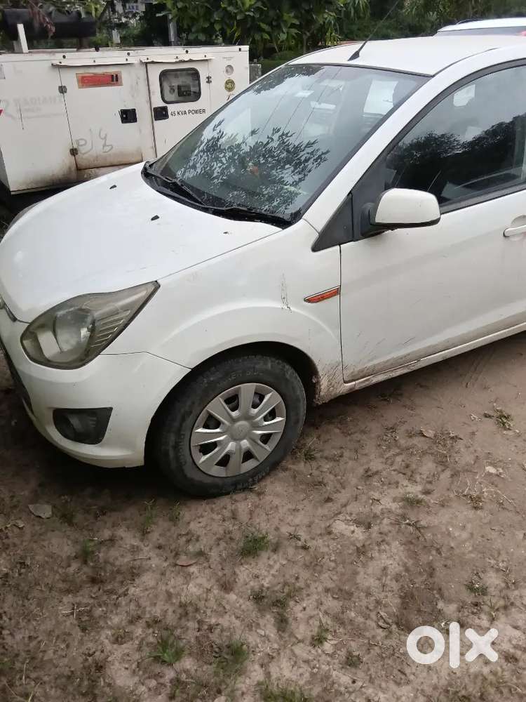Ford Figo 1.5 Ambiente 2013