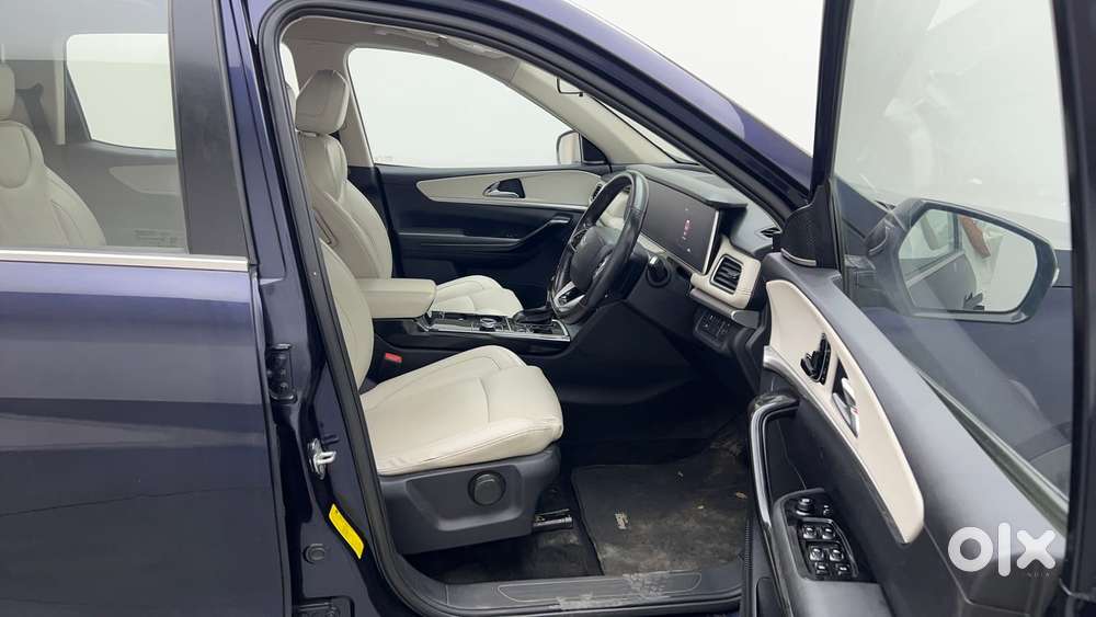 Mahindra Xuv700 2.0 Ax 7 Petrol At Luxury Pack Str, 2021, Petrol