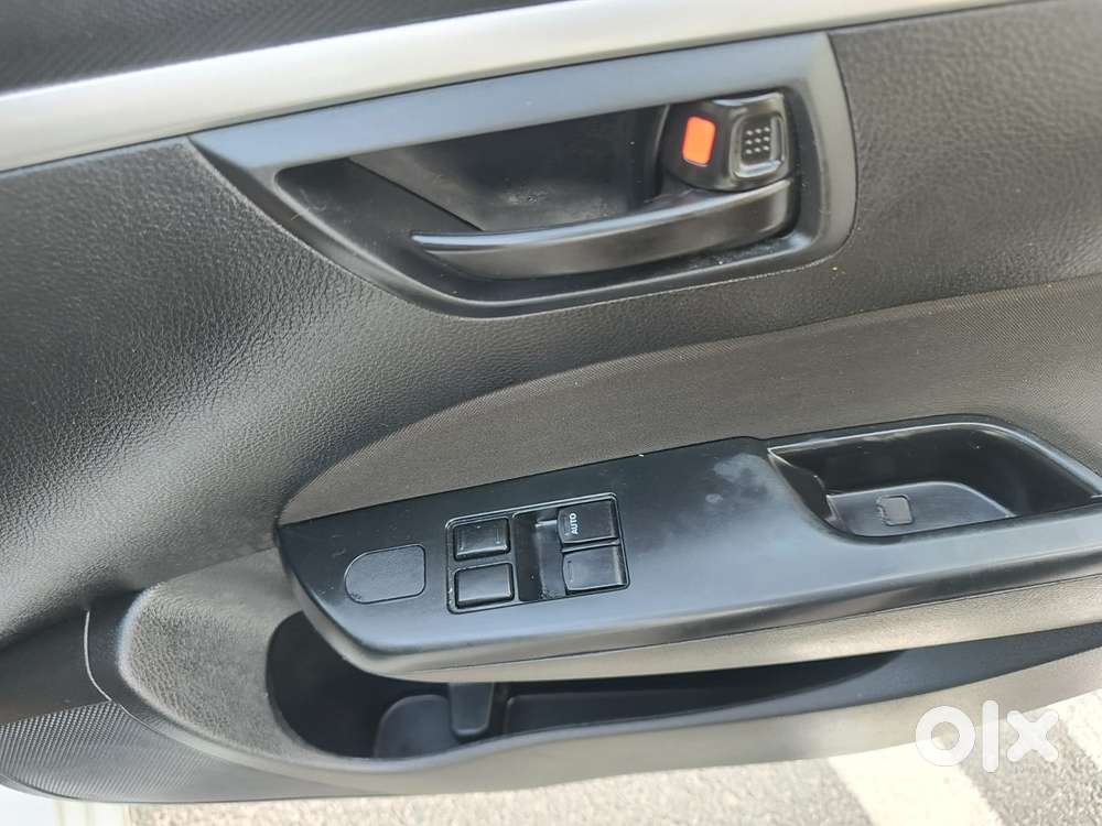 Maruti Suzuki Swift Lxi Optional-o, 2017, Petrol