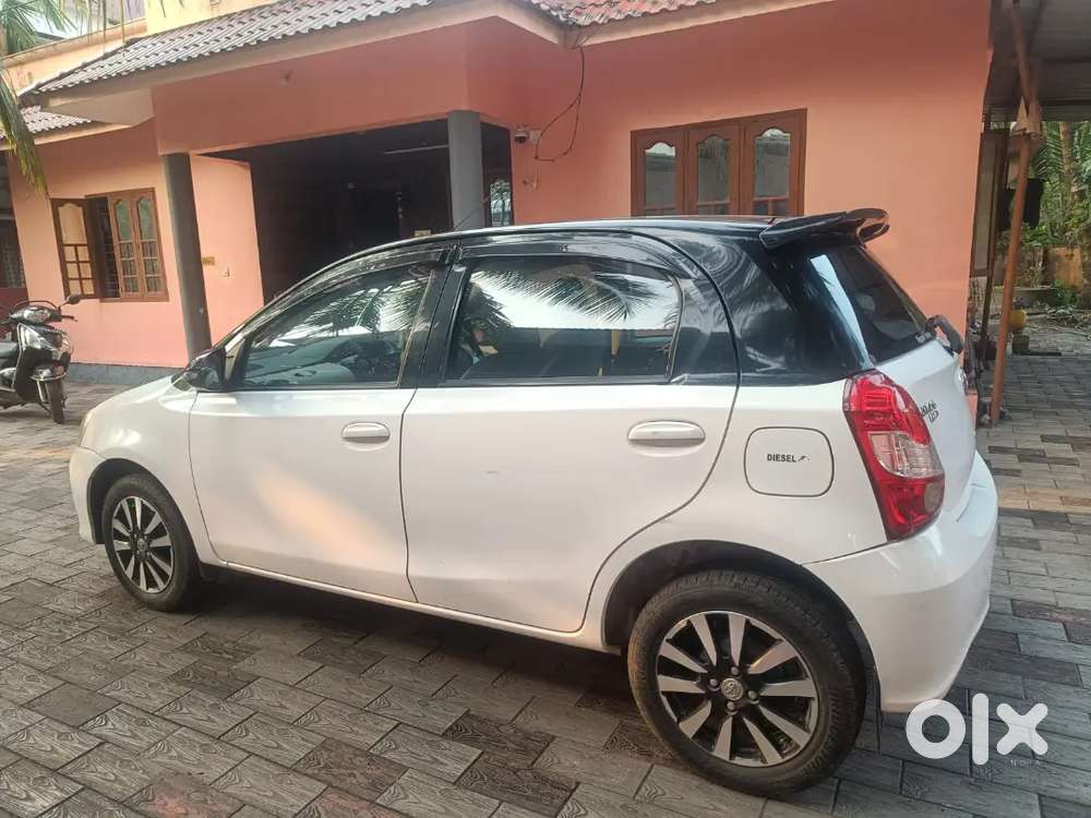 Toyota Etios Dual Tone 2017 Diesel Well Maintained