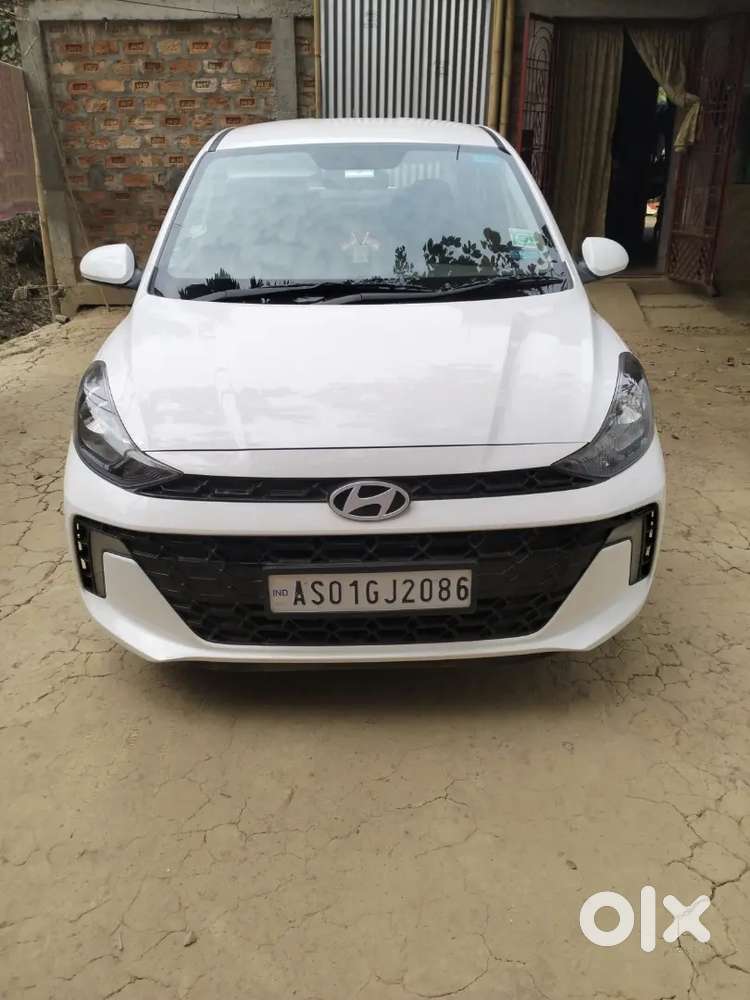 Hyundai Aura 2025 Petrol 12700 Km Driven