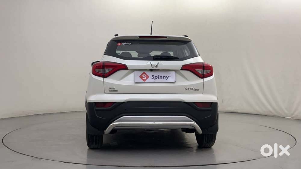 Mahindra Xuv300 1.2 W8 (o) Amt Petrol, 2022, Petrol