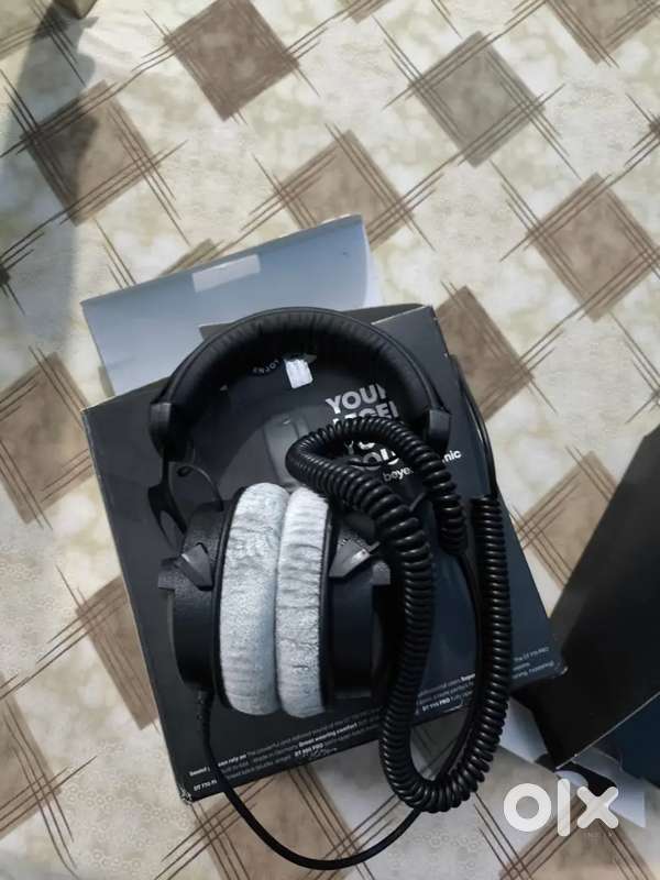 Beyerdynamic DT 770 PRO Studio Headphones