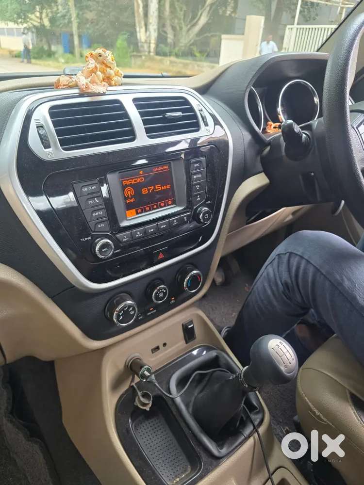 Mahendra Tuv 300