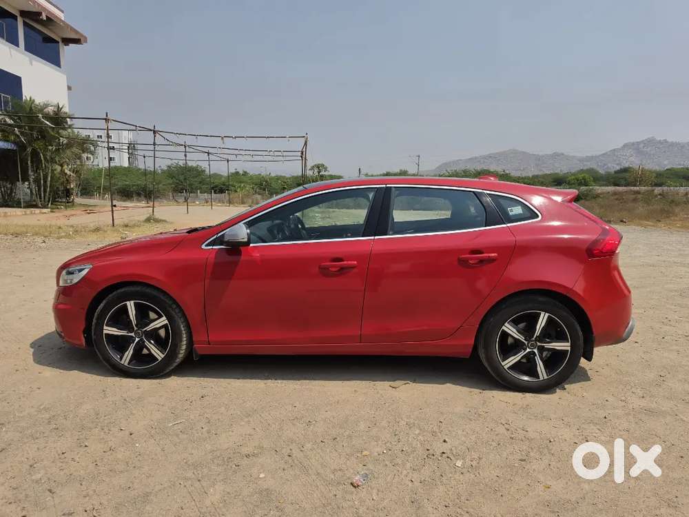 Volvo V40 2017 Diesel 97000 Km Driven. Neatly Maintained