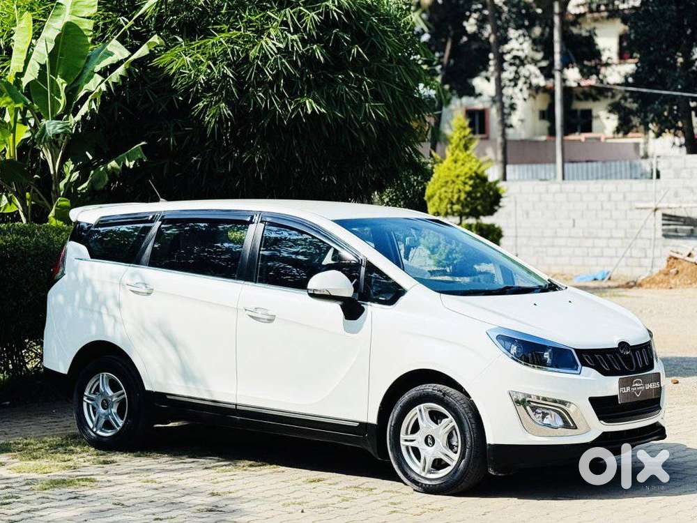 Mahindra Marazzo M6, 2018