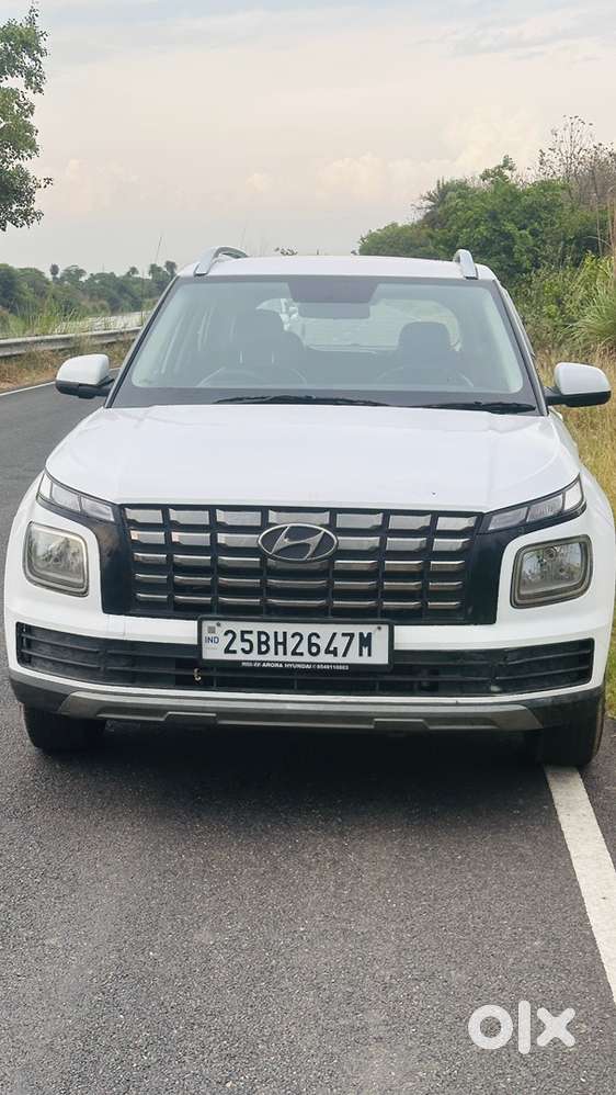Hyundai Venue Petrol 2025