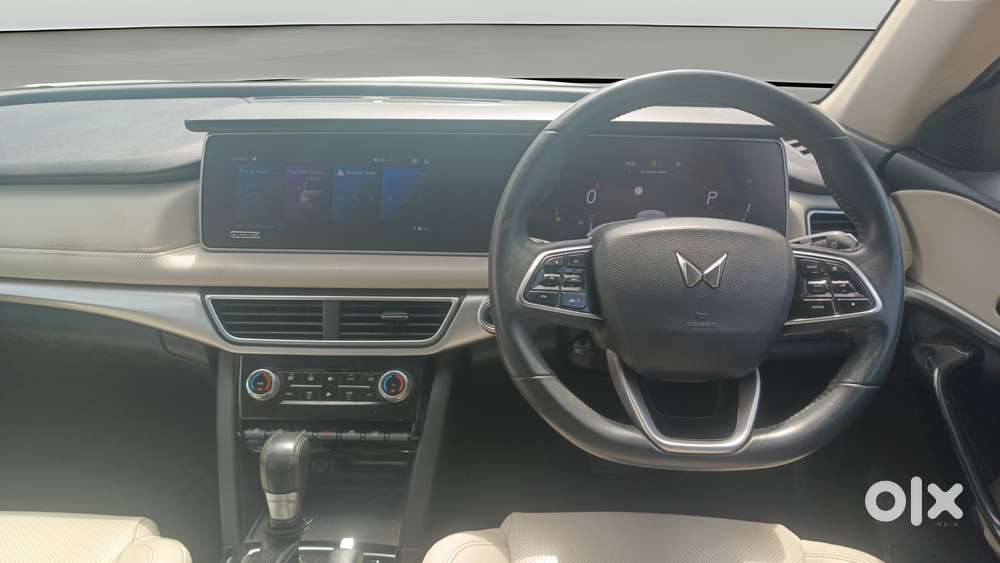 Mahindra Xuv700 2.0 Ax 7 Petrol At Str, 2022, Petrol