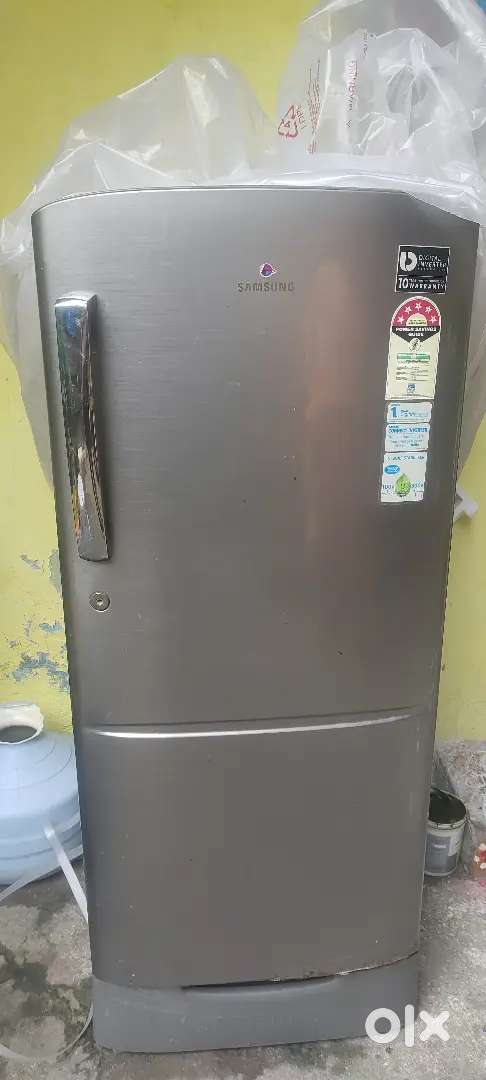 Samsung 2016 model worth 17000/- with stand