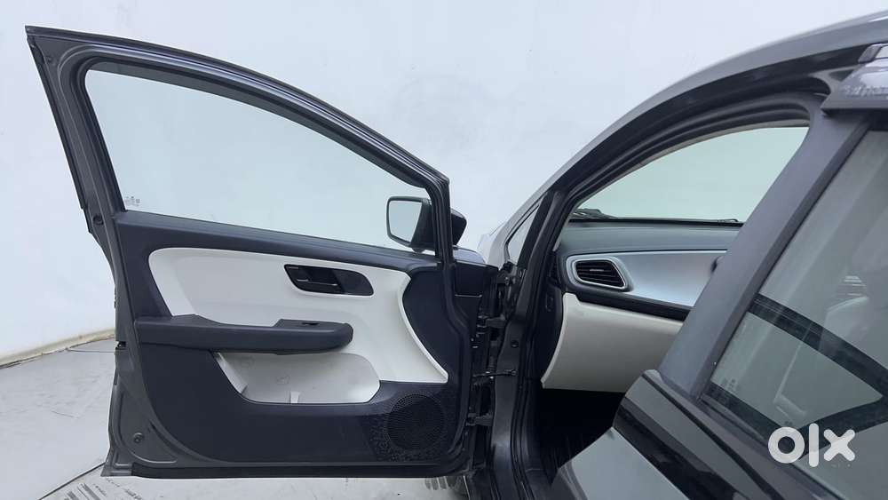 Tata Altroz 1.2 Xm Plus, 2022, Petrol