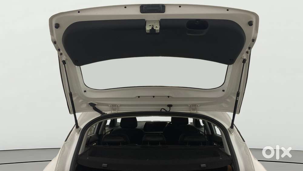 Hyundai New I20 1.2 Asta (o) Ivt, 2023, Petrol