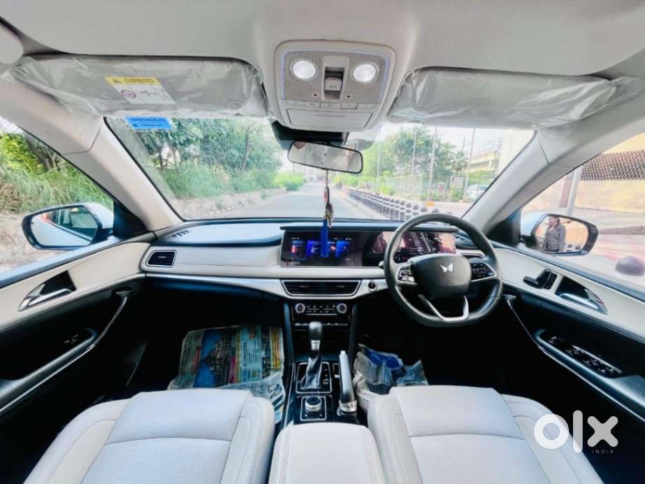 Mahindra Xuv700 2.0 Ax 7 Petrol At Str, 2023, Petrol