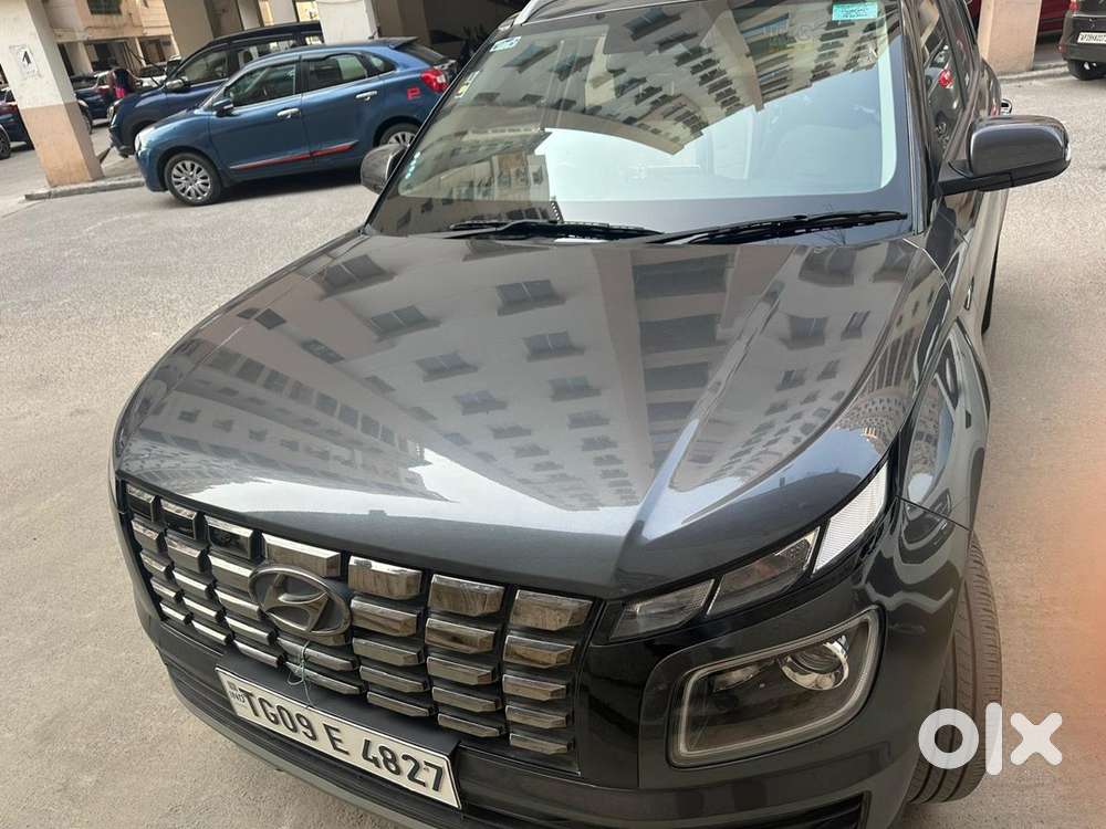 Hyundai Venue Petrol Automatic 2024