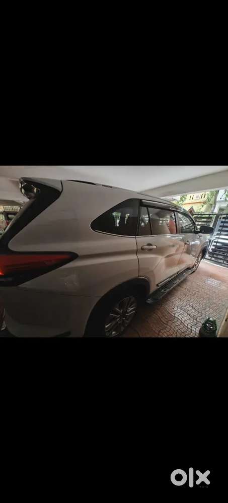 Toyota Innova Hycross 2023 Petrol 27000 Km Driven