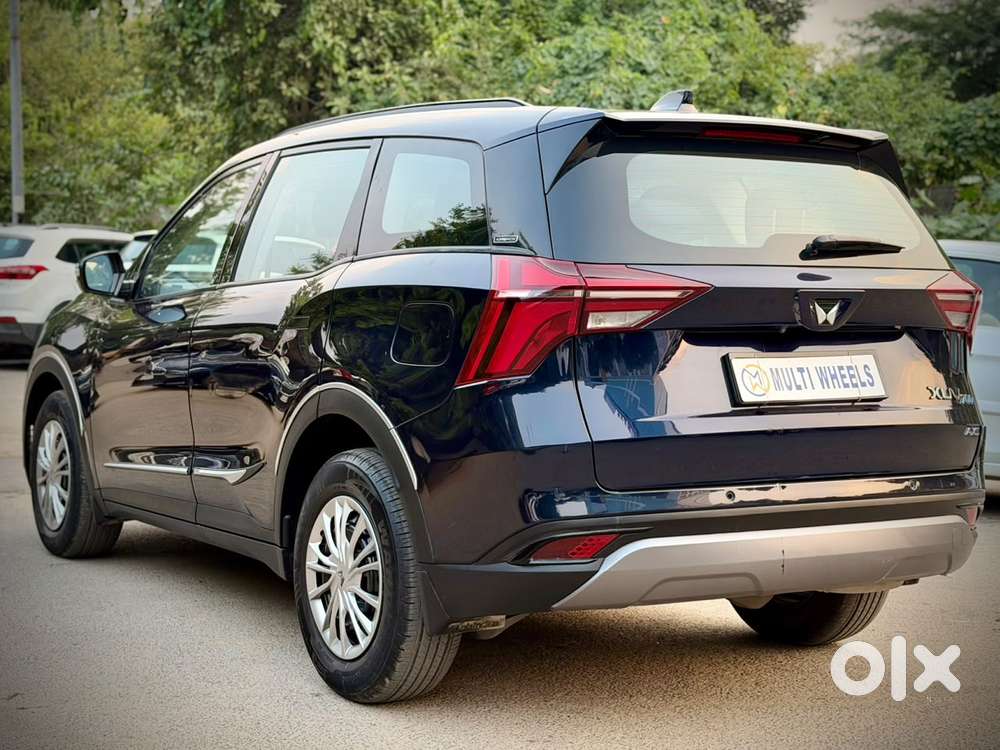 Mahindra Xuv700 Ax 5 Petrol Mt 7 Str (e), 2024