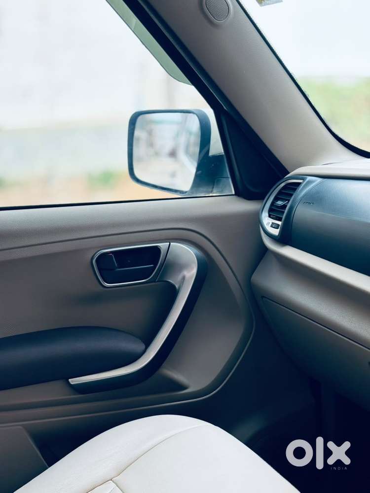 Mahindra Tuv 300 T10, 2019, Diesel