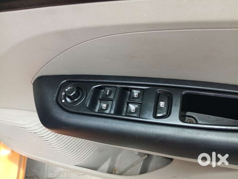 Renault Triber Rxz, 2022, Petrol