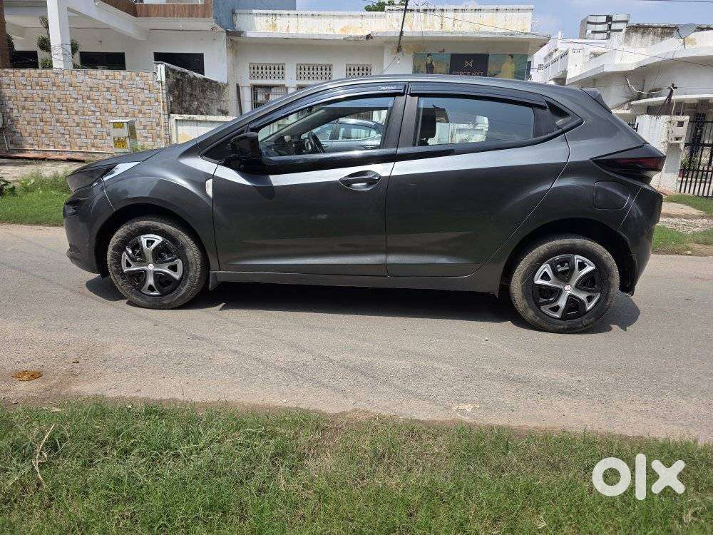 Tata Altroz 1.2 Xe, 2022, Petrol