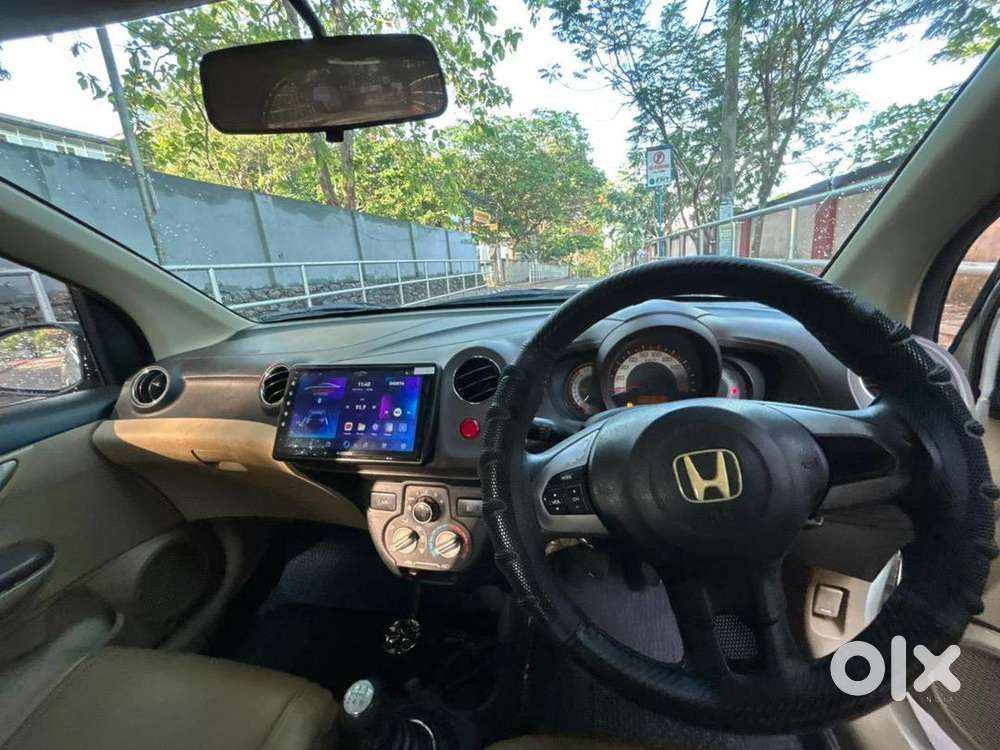 White Full Option V,a/c,power Steering,power Window And Alloy Wheels