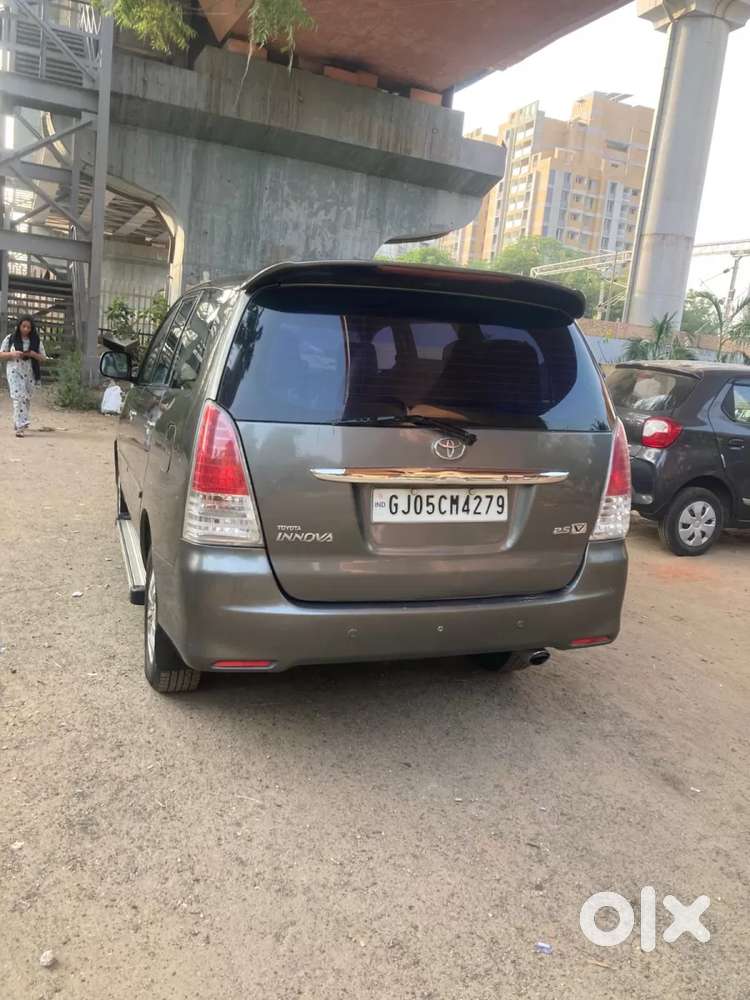 Toyota Innova 2.5 E 8 Str, 2010, Diesel