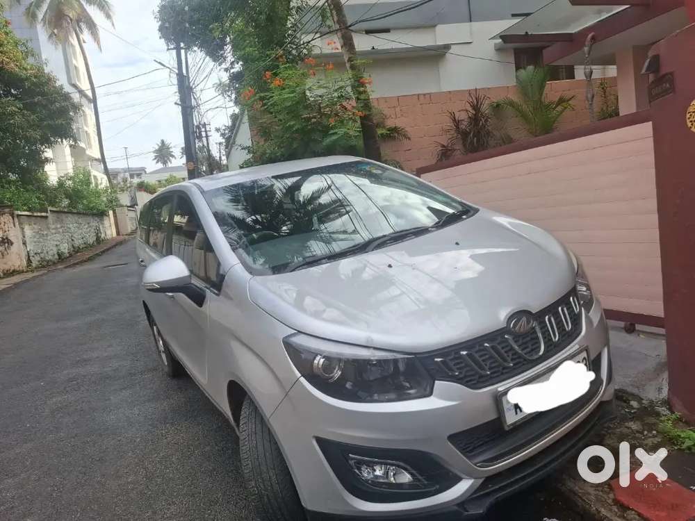 Mahindra Marazzo 8str