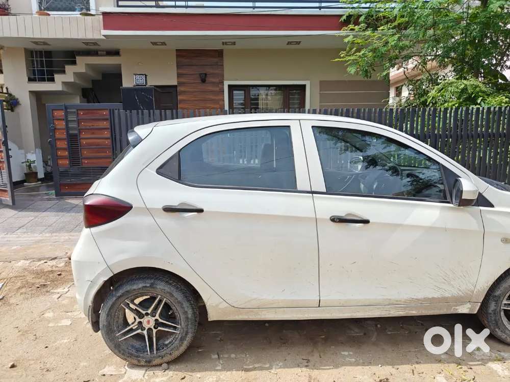 Tata Tiago Petrol With Alloys