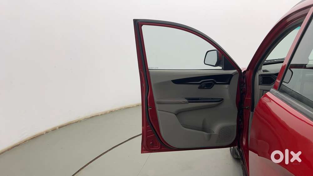 Mahindra Kuv 100 Mfalcon G80 K8 5str, 2016, Petrol