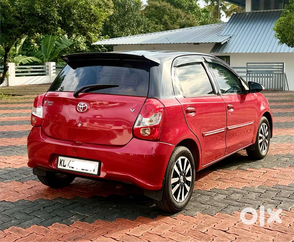 Toyota Etios Liva V Dual Tone, 2017, Petrol