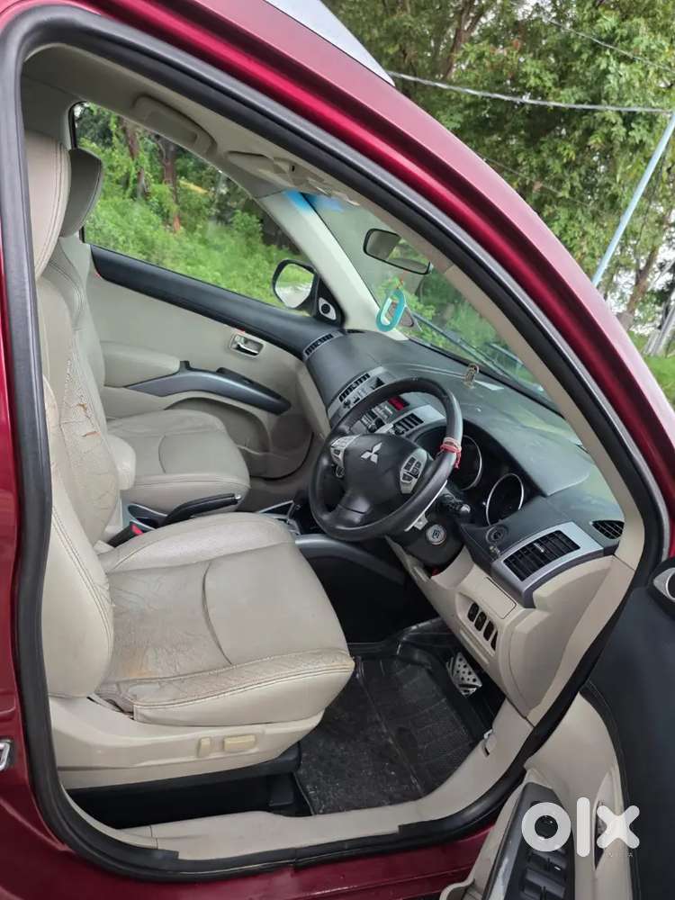 Mitsubishi Outlander 4x4 Automatic Validity 2031 Tak