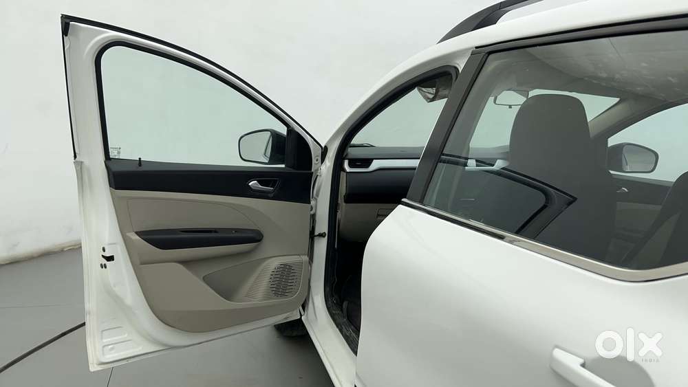 Renault Triber Rxz, 2022, Petrol