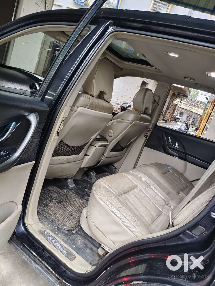 Mahindra Xuv500 2.2 W10 2016 (top Model)