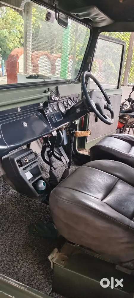 Mahindra Jeep With 5 Extra Tyre, Rear Two Extra Seat And Rear Roof