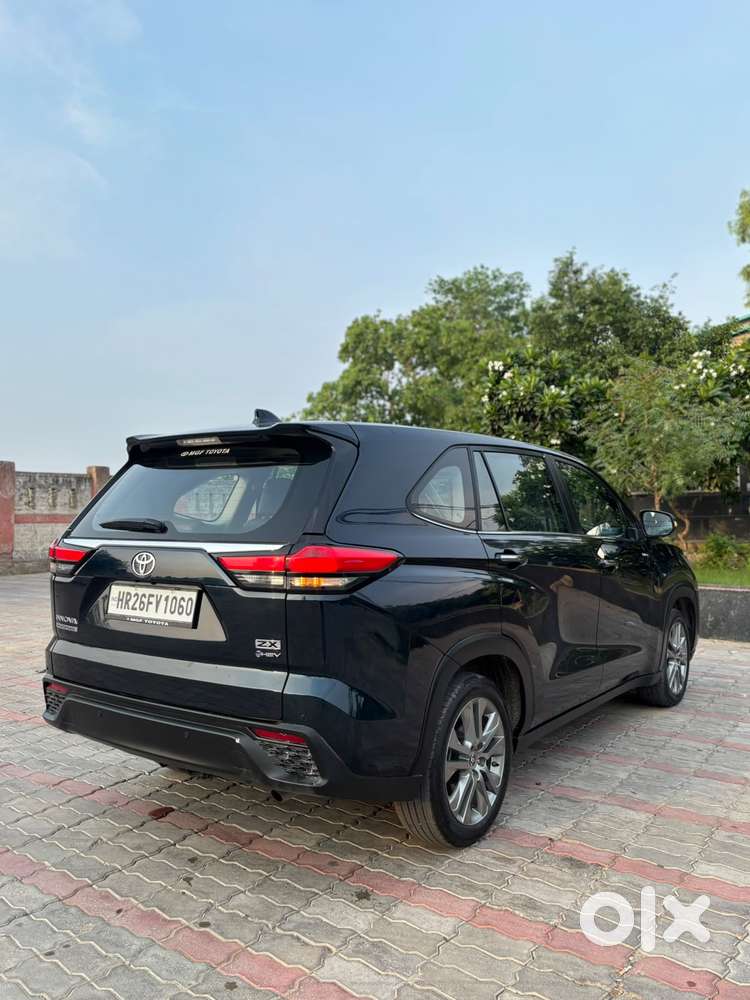 Toyota Innova Hycross 2.0 Zx (o) Hybrid 7 Str, 2025, Petrol