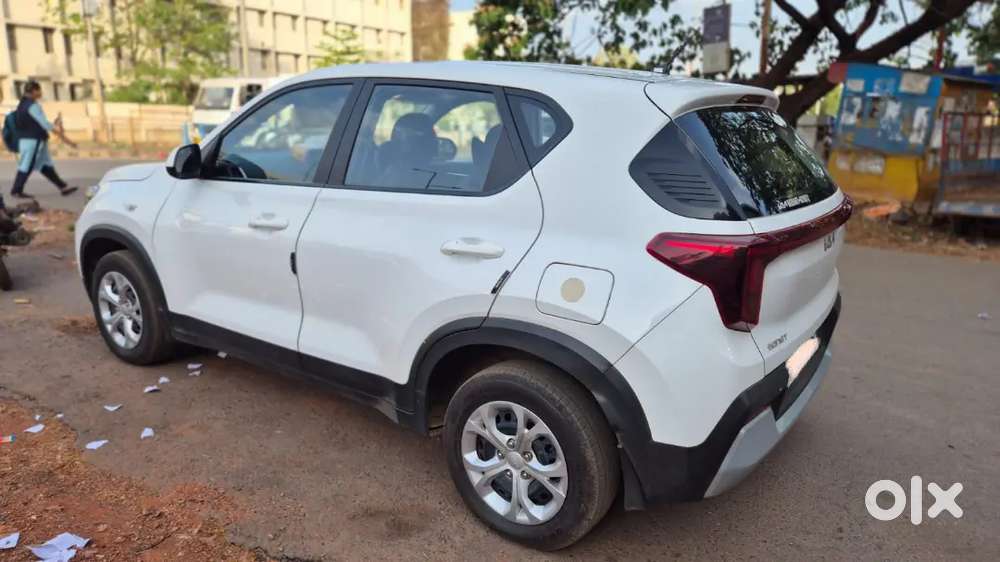 Kia Sonet 2024 Petrol Well Maintained
Showroom Condition