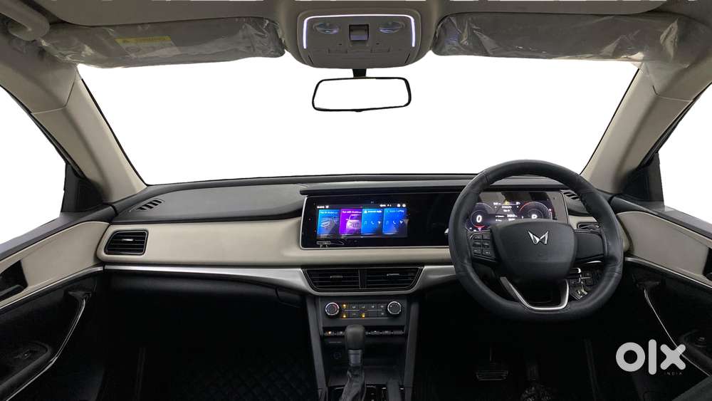 Mahindra Xuv700 2.0 Ax 5 Petrol At Str, 2023, Petrol