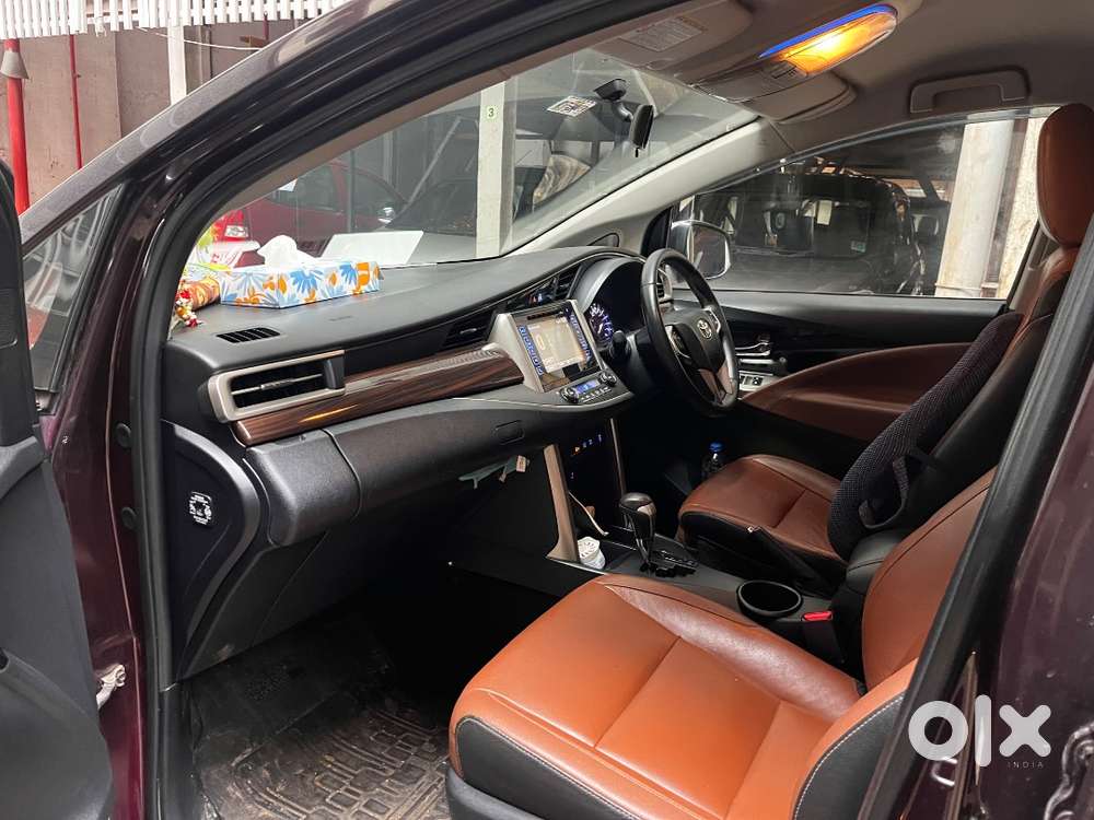 Innova Crysta Zx Top Model (petrol) 2016