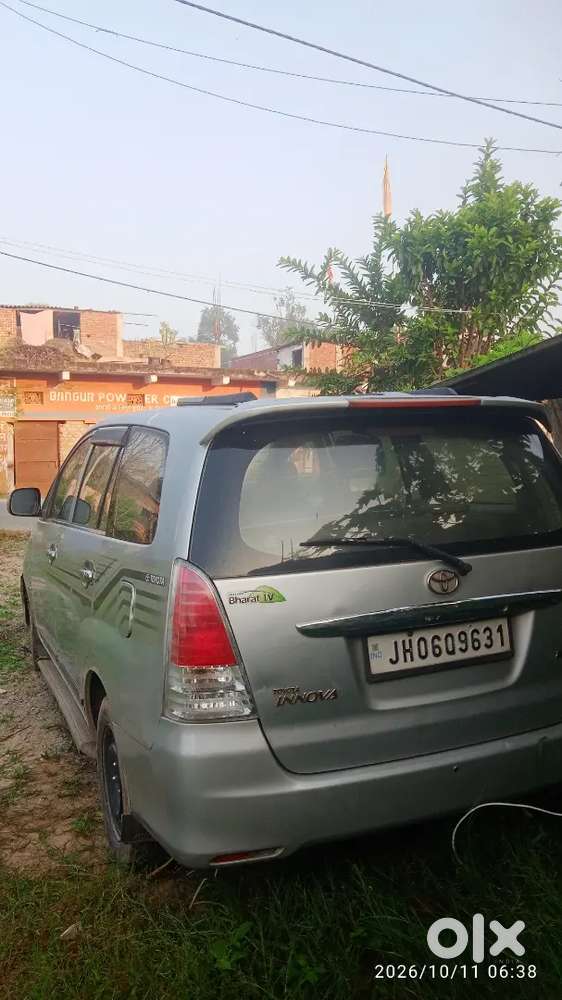 Toyota Innova Crysta 2011 Diesel 200000 Km Driven